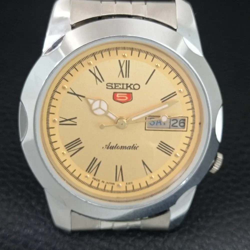 Vintage 1982 Seiko Automatic Mens Silver Watch W/daydate & Champagne accents